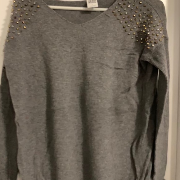 Tops - Picture 10 of 16